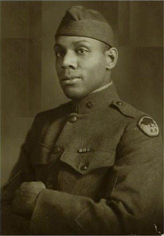 file:/activities/oralhistory/cappics/elliot1917_father, alt: formal portrait photograph of William Elliott in uniform