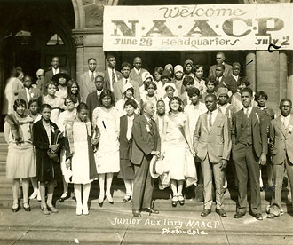 file:/activities/oralhistory/cappics/loving1914_naacp, alt: W.E.B. Du Bois in a group portrait with the Junior Auxiliary of the NAACP